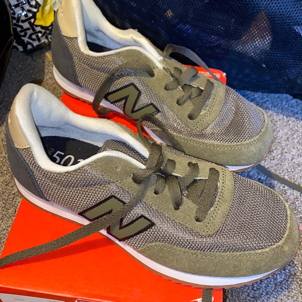 New balance army green sneakers